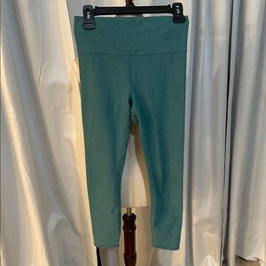 Vuori clean elevation leggings small NWOT MSRP $98!